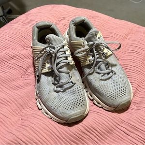 On clouds tennis shoes